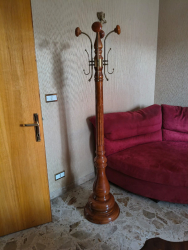 Appendiabiti a colonna in legno