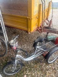 BICICLETTA CON TRE RUOTE