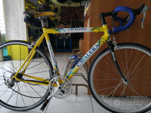 BICI  DA CORSA MARCA CAVALERA