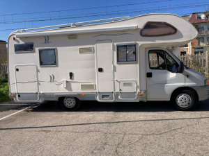 Camper pluri accessoriato con TV generatore satellitare ecc