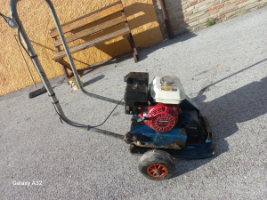 Compattatore a piatto