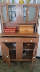 Credenza della nonna in vero legno, con vetrinetta, anni 40