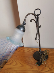 Lampada da tavolo in ferro battuto
