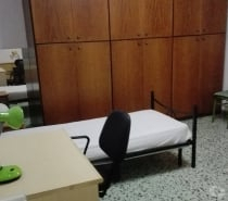Letti singoli e comodini