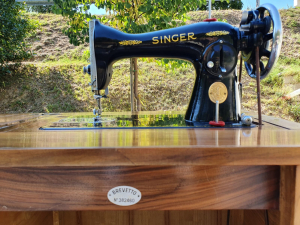 Macchina da cucire antica Singer