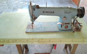 MACCHINA DA CUCIRE “SINGER” anni 60’ PER PELLAMI e STOFFA