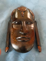 Maschera africana in legno di ebano intagliato