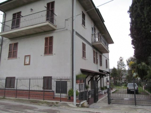 MONSAMPOLO DEL TRONTO (AP)