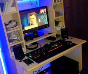 Scrivania porta computer