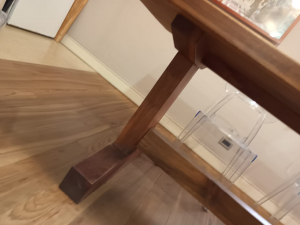 Tavolo in legno massello di noce