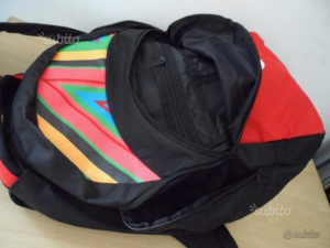 Zaino nuovo mai usato, colore Arcobaleno- Rosso/ Nero-